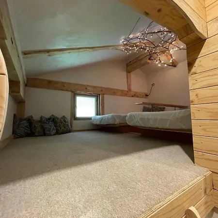 Backyard Mountain Albergue Mayrhofen