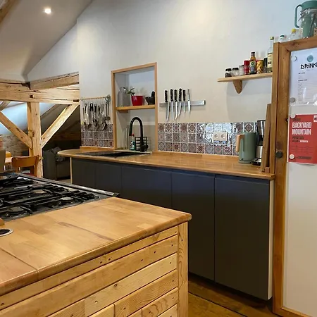 Hostel Backyard Mountain *