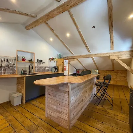 Backyard Mountain Hostel *