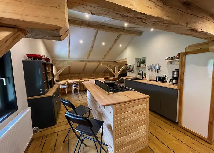 Hostal Backyard Mountain *