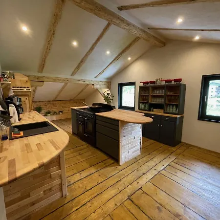 Backyard Mountain Hostel *