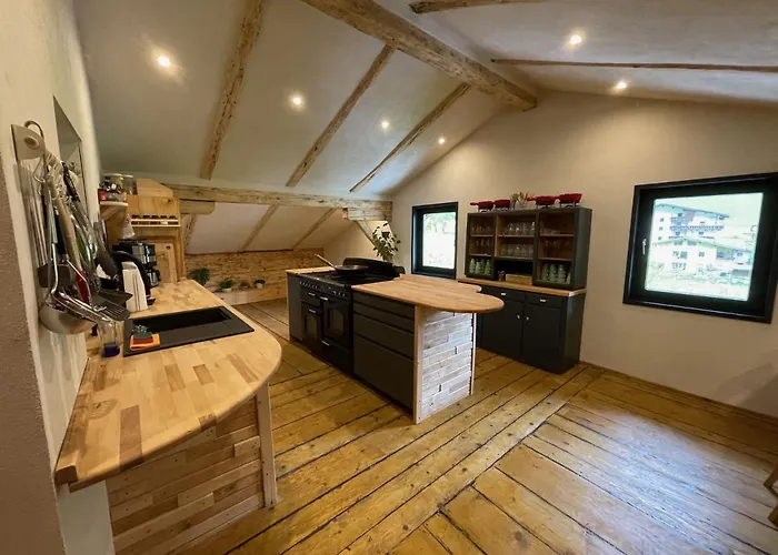 Backyard Mountain Hostel *